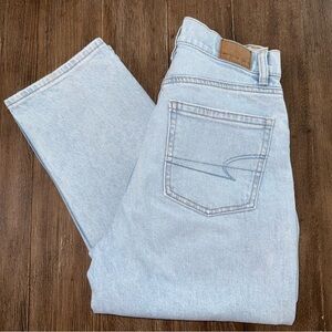 American Eagle Mom Jeans High Rise Tapered 90s Light Wash Whiskering 0